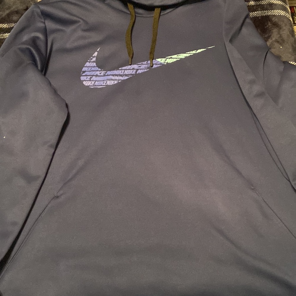 Nike - Picture 2 of 4